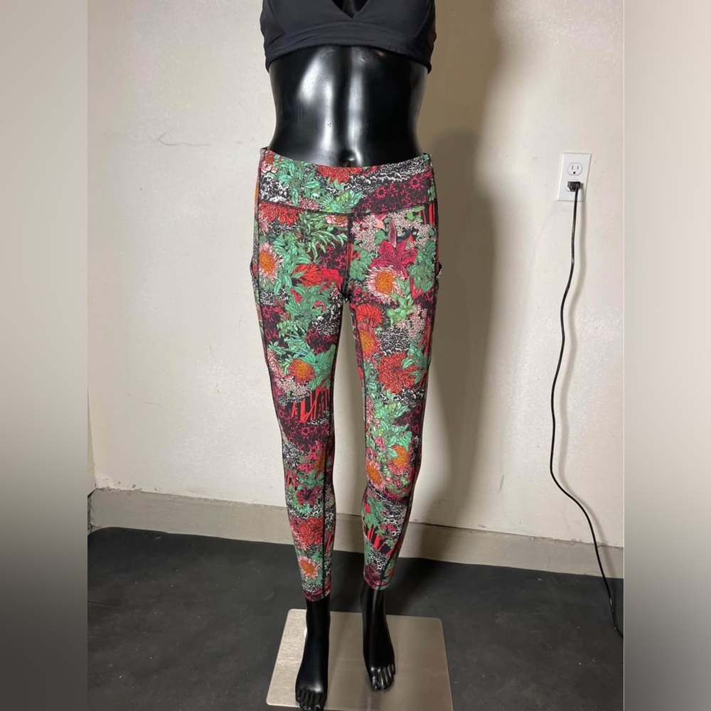 Lululemon women’s leggings Size 8